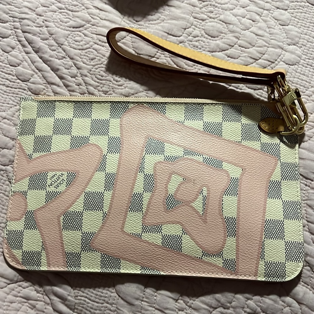 Louis Vuitton Tahitianne Pouch - Picture 12 of 12